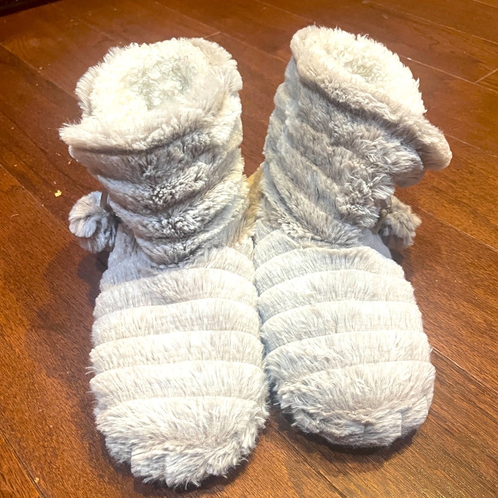 B Gray Slippers Faux Fur Booties Size Small 5/6